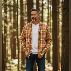 Eddie Bauer classic fit, NWOT thick flannel shirt,  Size Medium